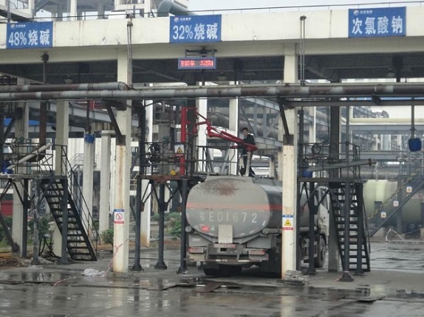 風從虎，雨從龍，大大來了雨迎接！興發(fā)牛，大壩壯，主席來了宜昌亮！
